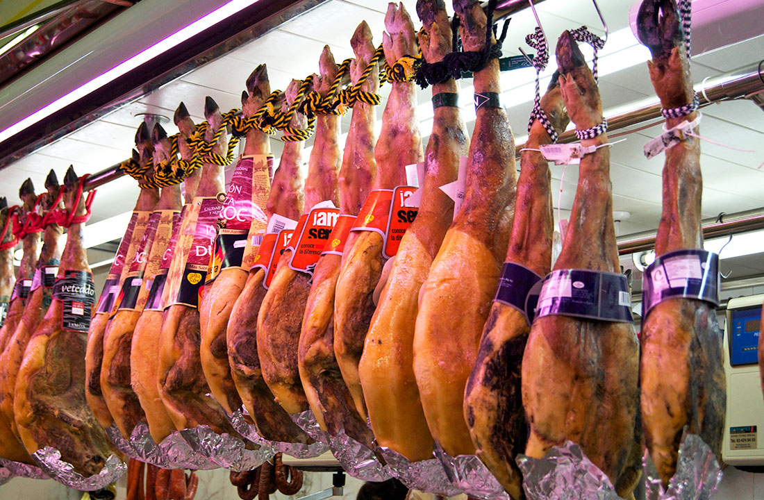 Imagen 2 de Xarcuteria i queviures  Manoli y Jose