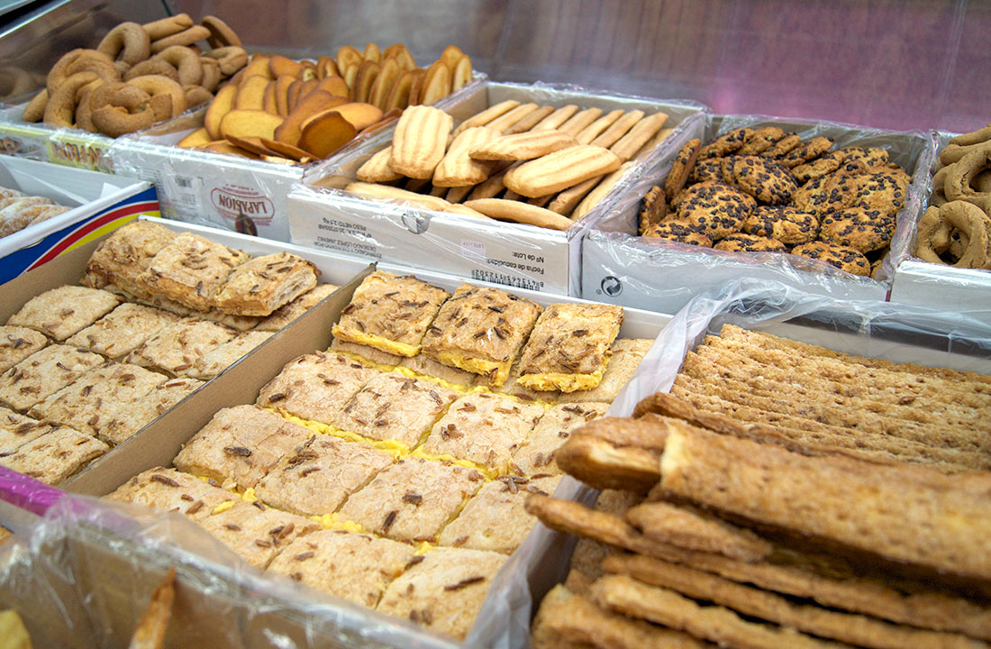 Imagen 3 de Xarcuteria i queviures  Manoli y Jose